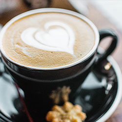 这种“伪装成社区论坛”最常见的套路：先让你把你导向虚假充值，再一步步把你拉进坑里；把这份避坑清单收藏